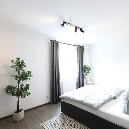 Fantastically Located On The Edge Of The Forest With A Small Garden * 开姆尼茨